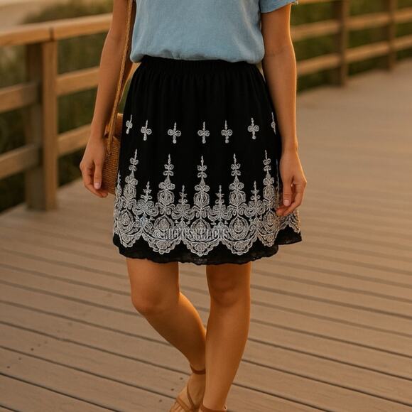 Le Lis Embroidered Mini Skirt Black White Pull On Elastic Waist Boho Size M - Picture 1 of 11